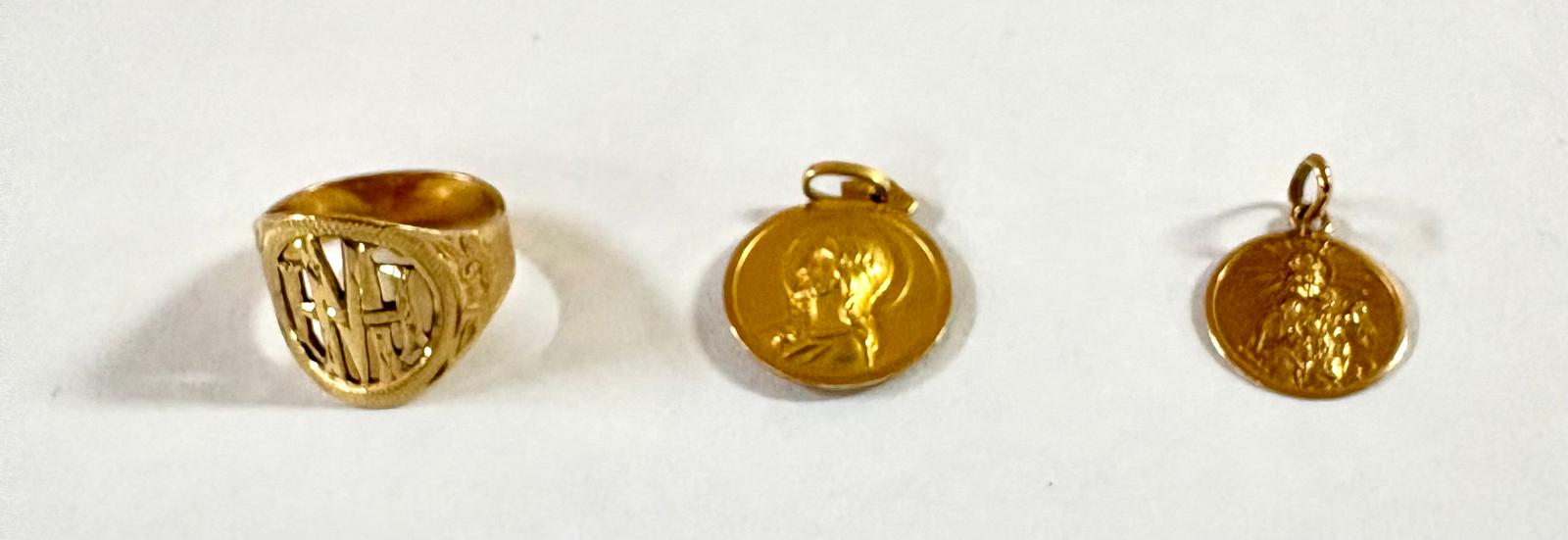 Anillo y dos medallas, ejemplos de piezas que pueden consultarse para valoración